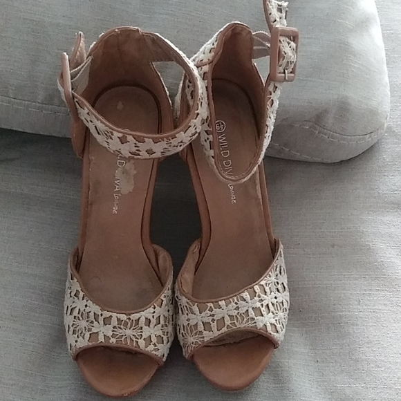 Lace crochet wedges - Picture 1 of 4